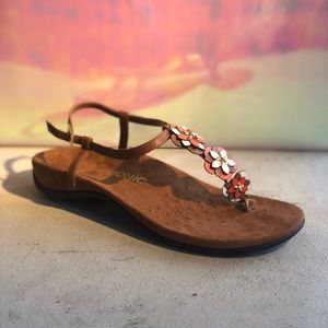 Vionic Sandal Rest Paulie Tan Floral Detail